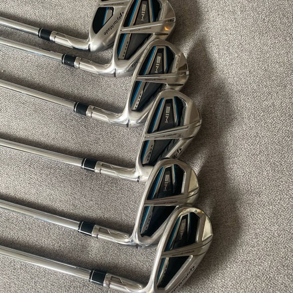 Taylormade sim max irons - Picture 1 of 1